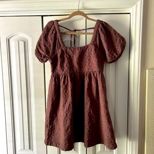 Pockets!!! Very comfortable fabric, flattering look.